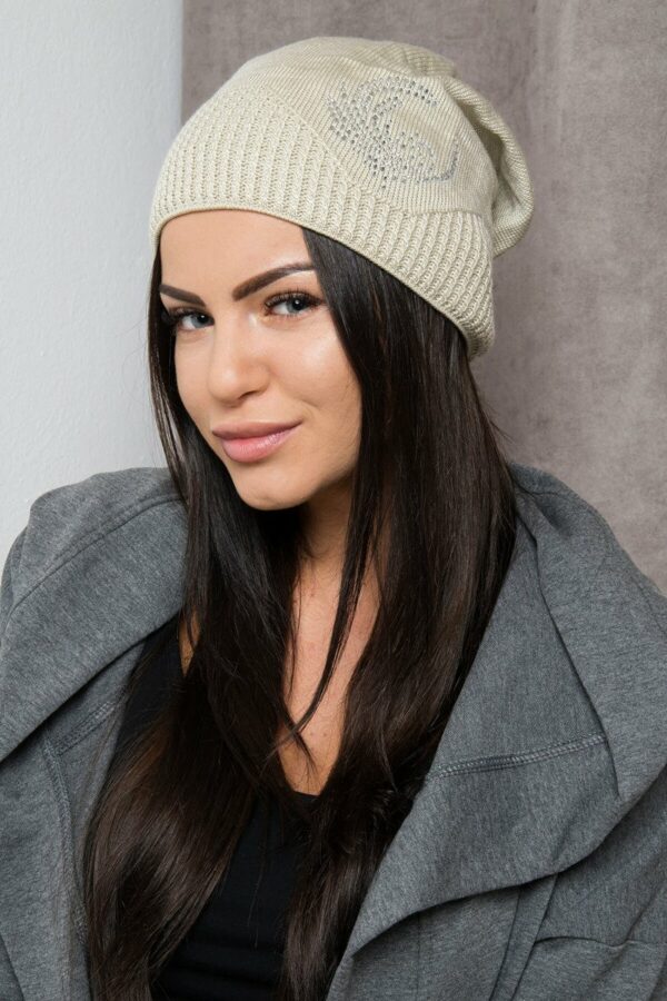 Beige cap with zircons